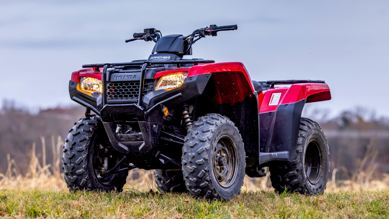 Avenger Red Racher, angle gauche dans le champ.