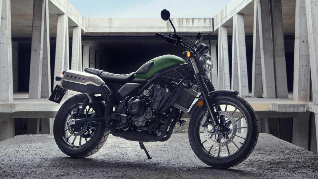 Un SCL500 vert garé